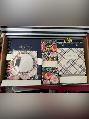Floral & Navy Women’s Stationery Set - Notes Journal & Notepads
